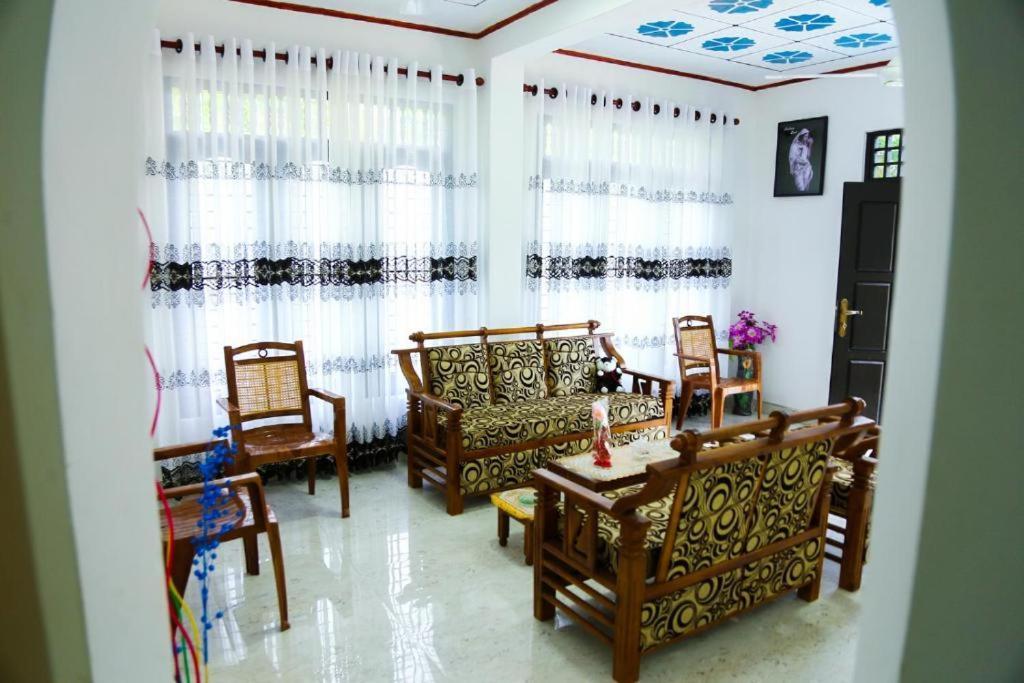 Indusara Villa Бентота Екстериор снимка