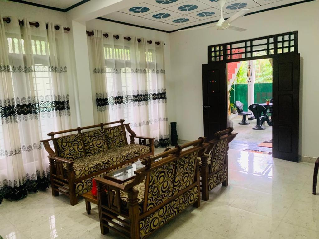 Indusara Villa Бентота Екстериор снимка